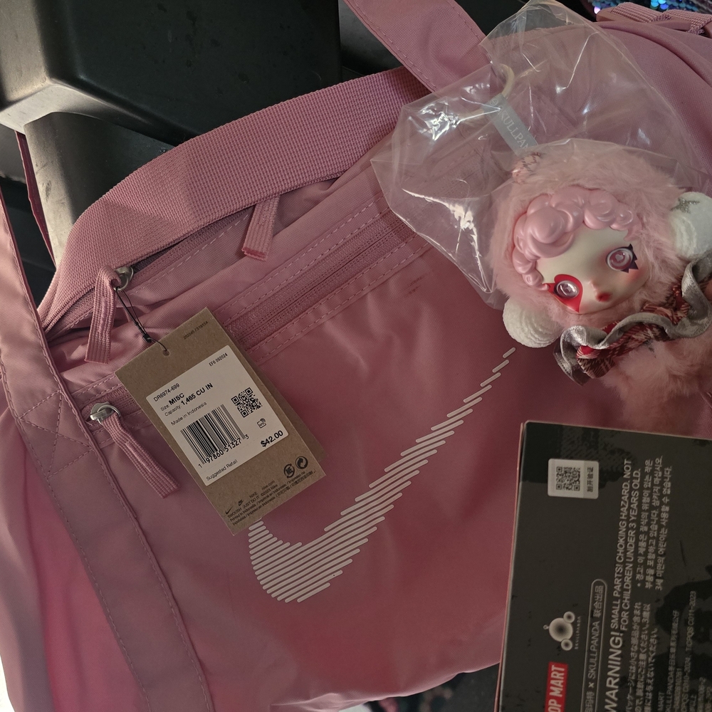 🆕️Nike Pink Duffel Bag with Skullpanda - Picture 6 of 6